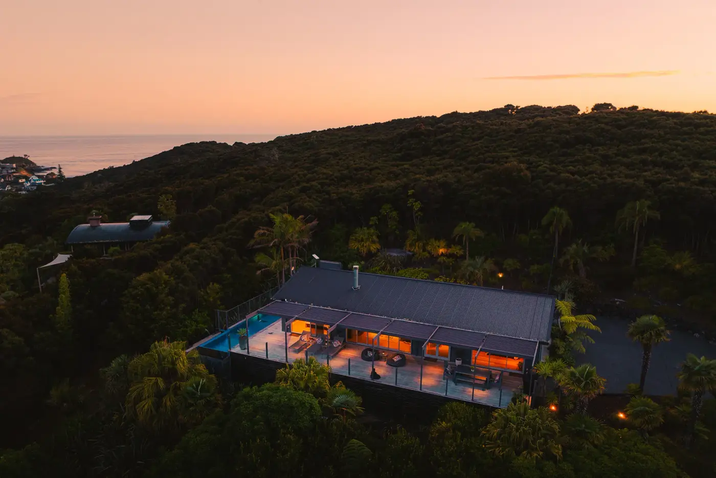 3 BR Clifftop Infinity-Pool Villa Bay of Islands — luxury 3-bedroom villa in Bay of Islands, New Zealand