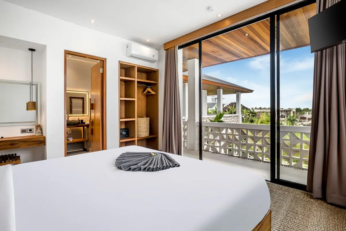 4 BR Tropical-Modern Designer Villa Canggu, Canggu, Bali, Indonesia — photo 2 of 29