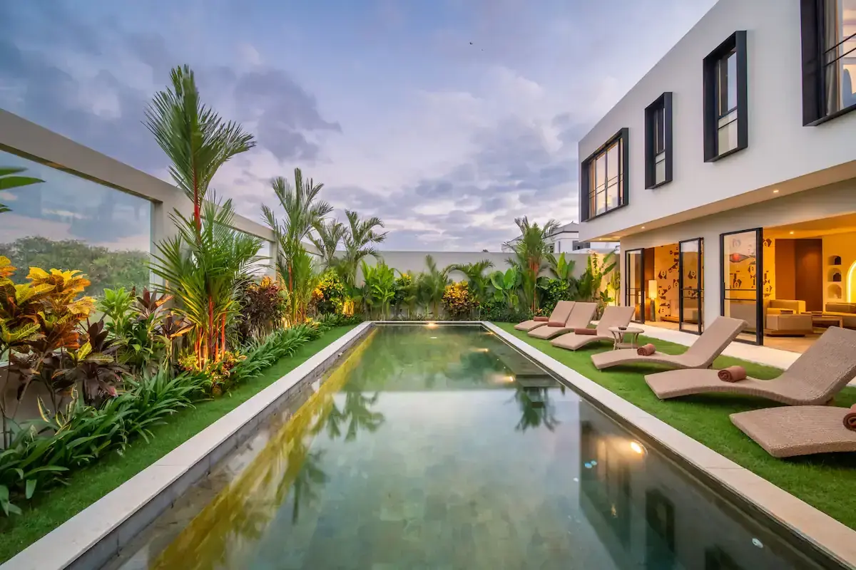 6 BR Modern Group Villa Canggu — luxury 6-bedroom villa in Canggu, Bali, Indonesia