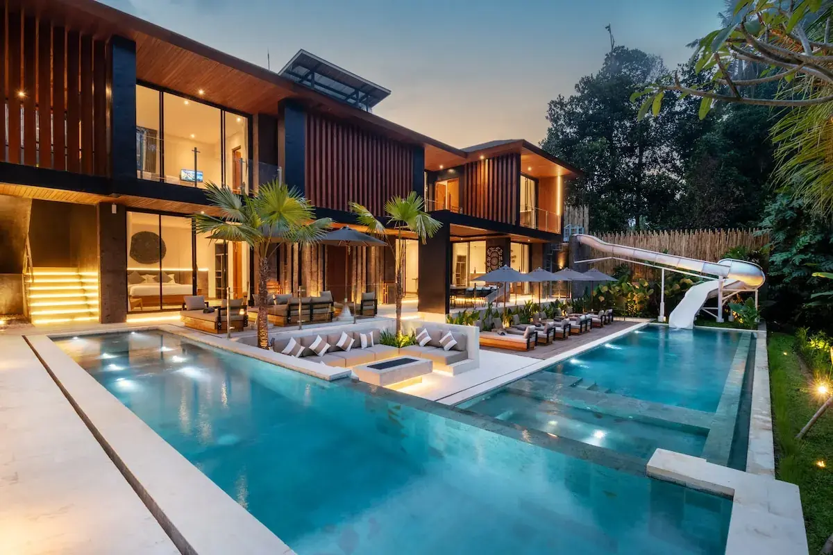 6 BR Tropical-Modern Glass Villa Ubud — luxury 6-bedroom villa in Ubud, Bali, Indonesia