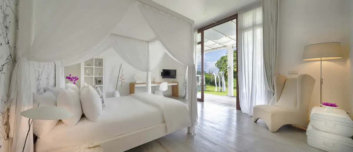 7 BR White Rice-Field Villa Canggu, Canggu, Bali, Indonesia — photo 3 of 28