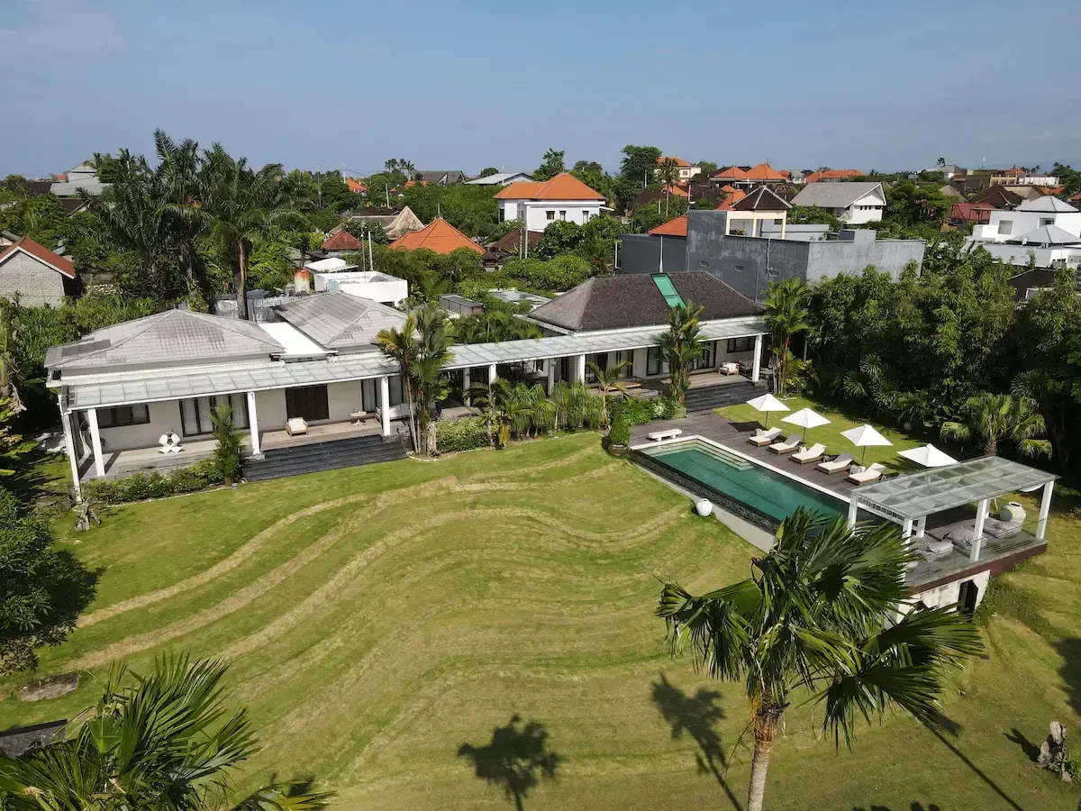 7 BR White Rice-Field Villa Canggu — luxury 7-bedroom villa in Canggu, Bali, Indonesia