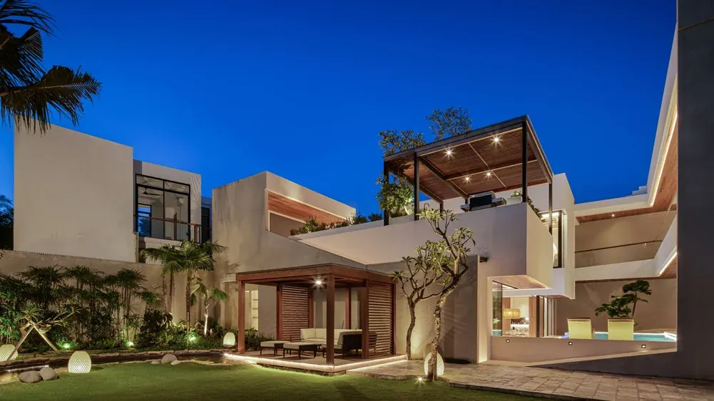 6 BR Contemporary Courtyard Villa Canggu, Canggu, Bali, Indonesia — photo 2 of 14