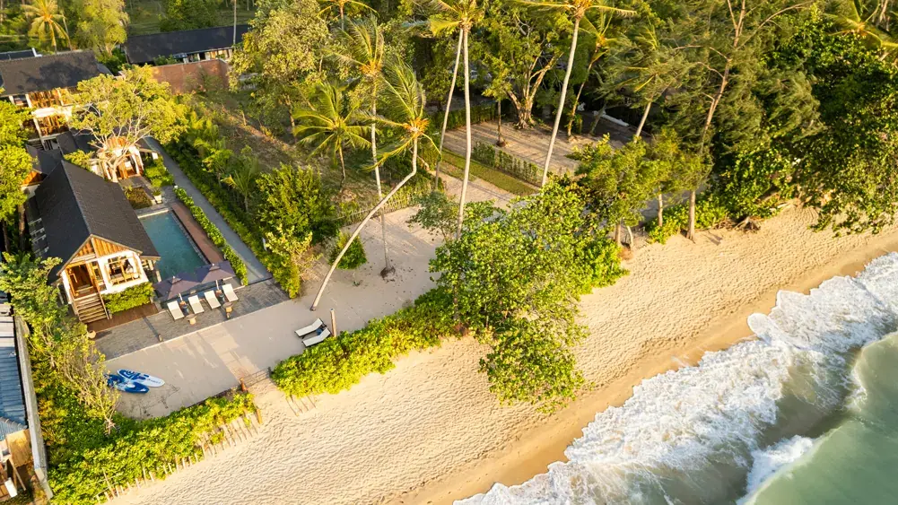 4 BR Beachfront Sunset Retreat Koh Samui — luxury 4-bedroom villa in Koh Samui, Thailand