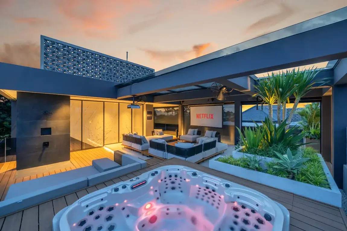 4 BR Tropical-Modern Rooftop Villa Canggu, Canggu, Bali, Indonesia — photo 3 of 21