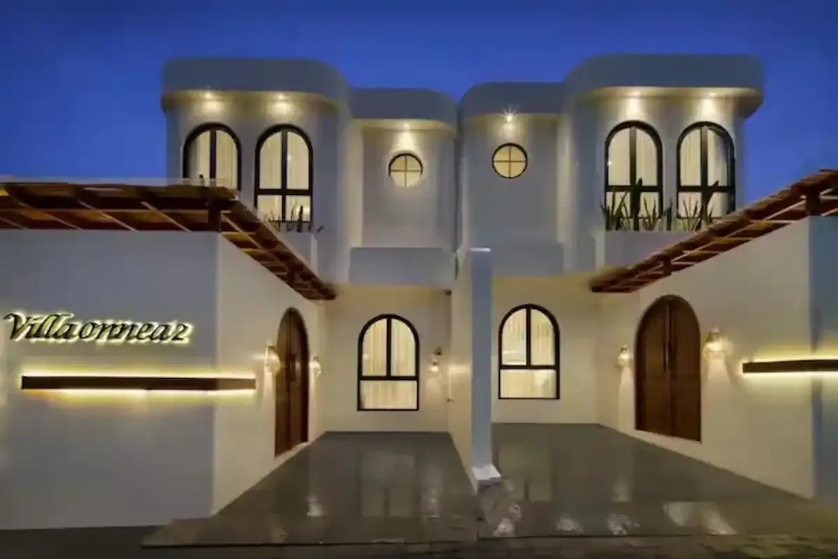 2 BR Surfside Pool Retreat Canggu — luxury 2-bedroom villa in Canggu, Bali, Indonesia