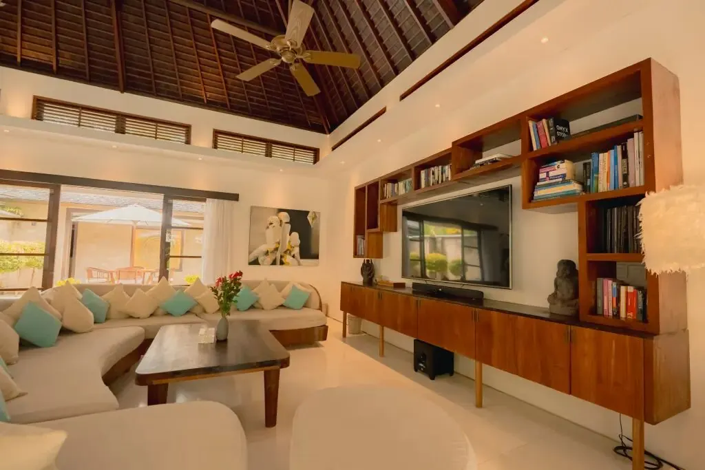5 BR Beachfront Tropical Garden Villa Seminyak, Seminyak, Bali, Indonesia — photo 3 of 33