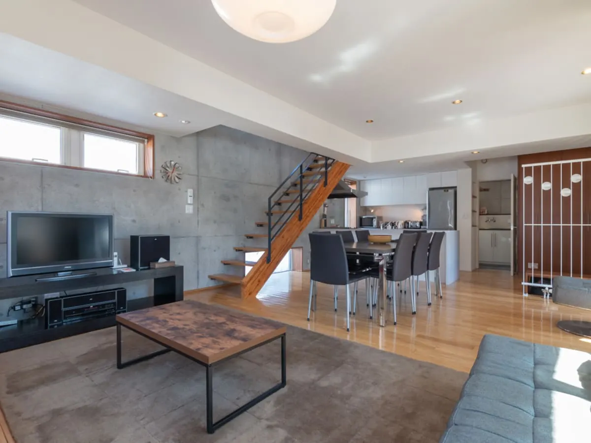 3 BR Industrial Contemporary House Niseko — luxury 3-bedroom chalet in Lower Hirafu, Niseko, Japan