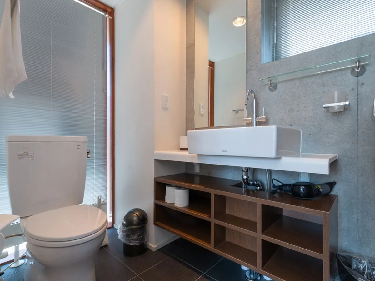 3 BR Industrial Contemporary House Niseko, Lower Hirafu, Niseko, Japan — photo 3 of 16