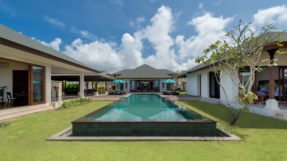 6 BR Clifftop Ocean-View Villa Uluwatu — luxury 6-bedroom villa in Uluwatu, Bali, Indonesia