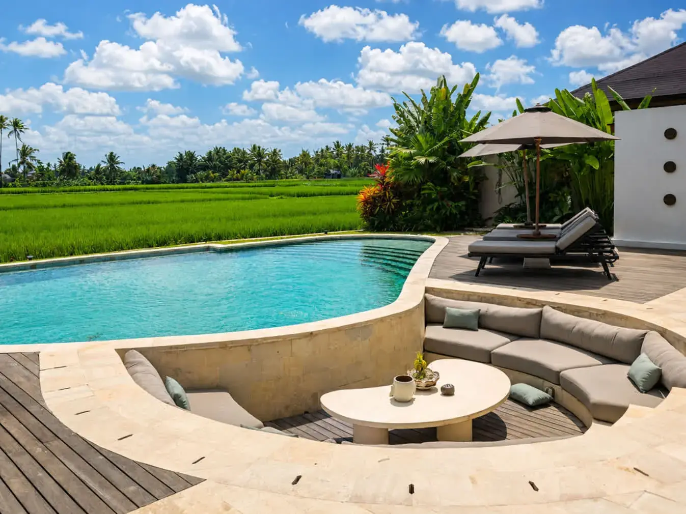 4 BR Tropical-Modern Rice-Field Retreat Ubud — luxury 4-bedroom villa in Ubud, Bali, Indonesia