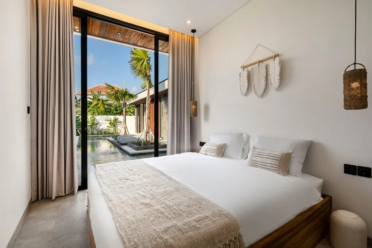 5 BR Tropical-Modern Courtyard Villa Canggu, Canggu, Bali, Indonesia — photo 3 of 30