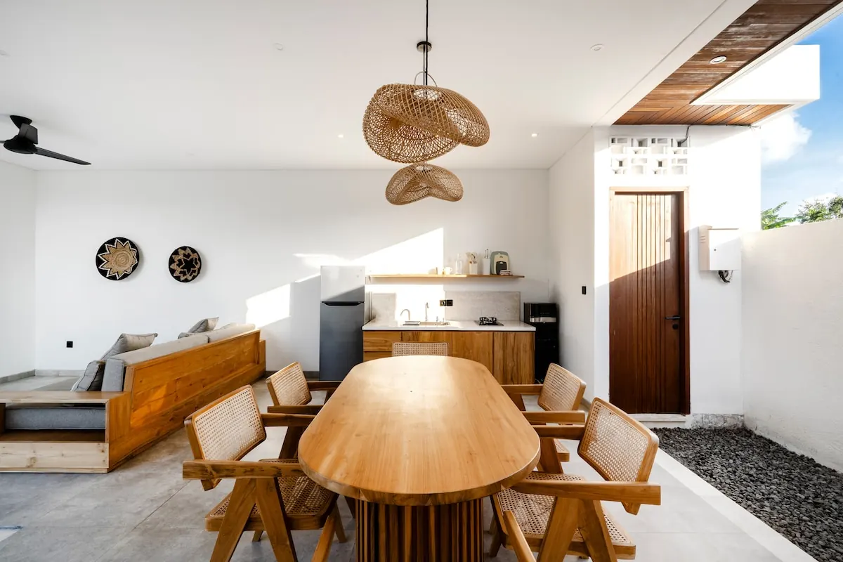5 BR Tropical-Modern Courtyard Villa Canggu, Canggu, Bali, Indonesia — photo 2 of 30