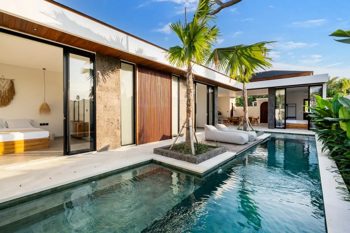 5 BR Tropical-Modern Courtyard Villa Canggu — luxury 5-bedroom villa in Canggu, Bali, Indonesia