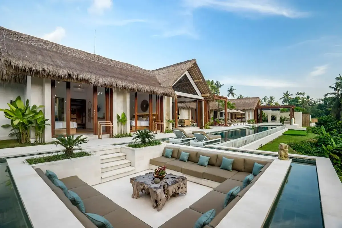 6 BR Thatched Tropical-Modern Villa Ubud — luxury 6-bedroom villa in Ubud, Bali, Indonesia