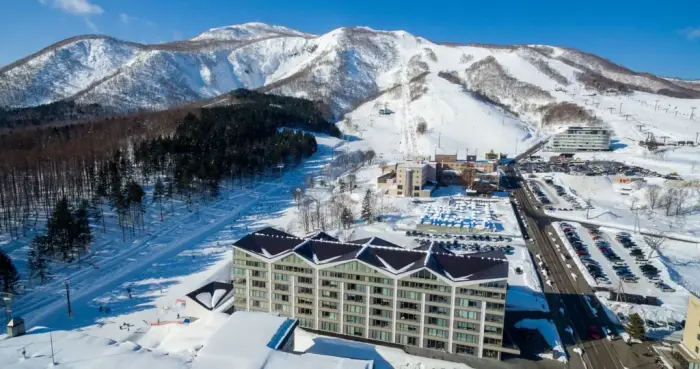 4 BR Ski-in Ski-out Mountain-View Residence Niseko — luxury villa in Niseko, Japan