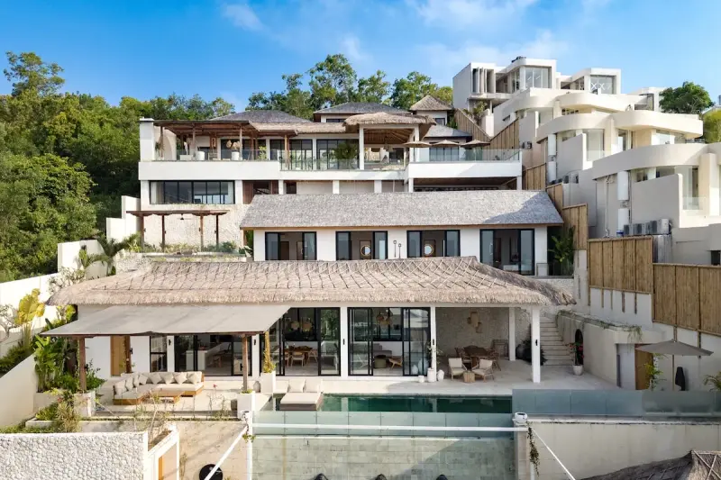 4 BR Designer Thatched Villa Uluwatu, Uluwatu, Bali, Indonesia — photo 3 of 30
