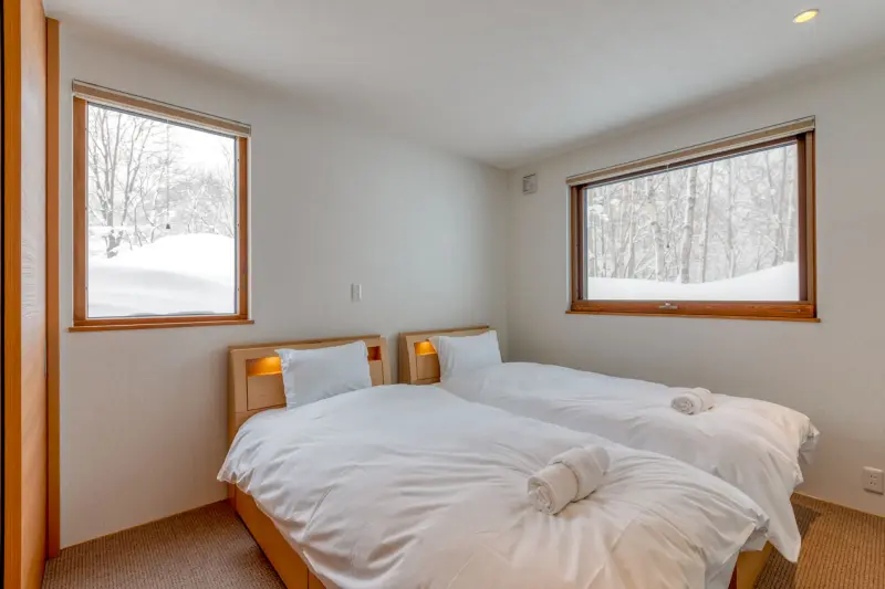 4 BR Japandi Ski Chalet Niseko, Hirafu (St. Moritz), Niseko, Japan — photo 3 of 16