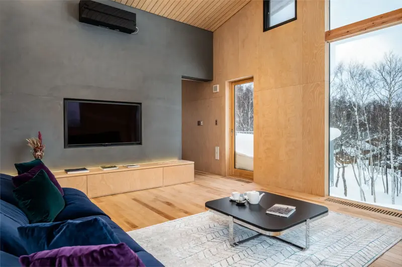4 BR Volcano-View Contemporary Chalet Niseko, Higashiyama, Niseko, Japan — photo 3 of 17