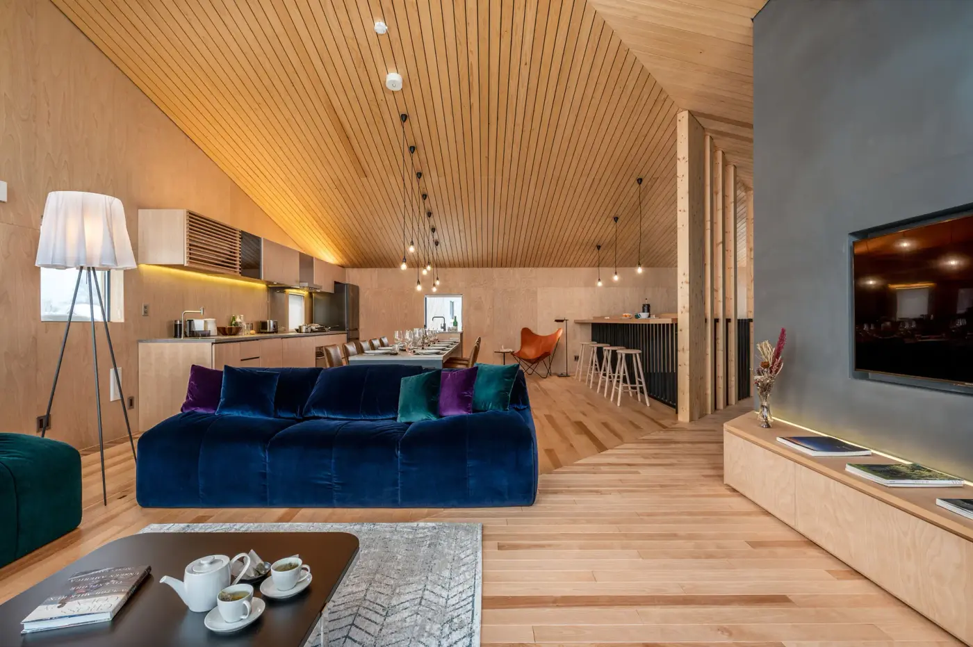 4 BR Volcano-View Contemporary Chalet Niseko — luxury 4-bedroom chalet in Higashiyama, Niseko, Japan