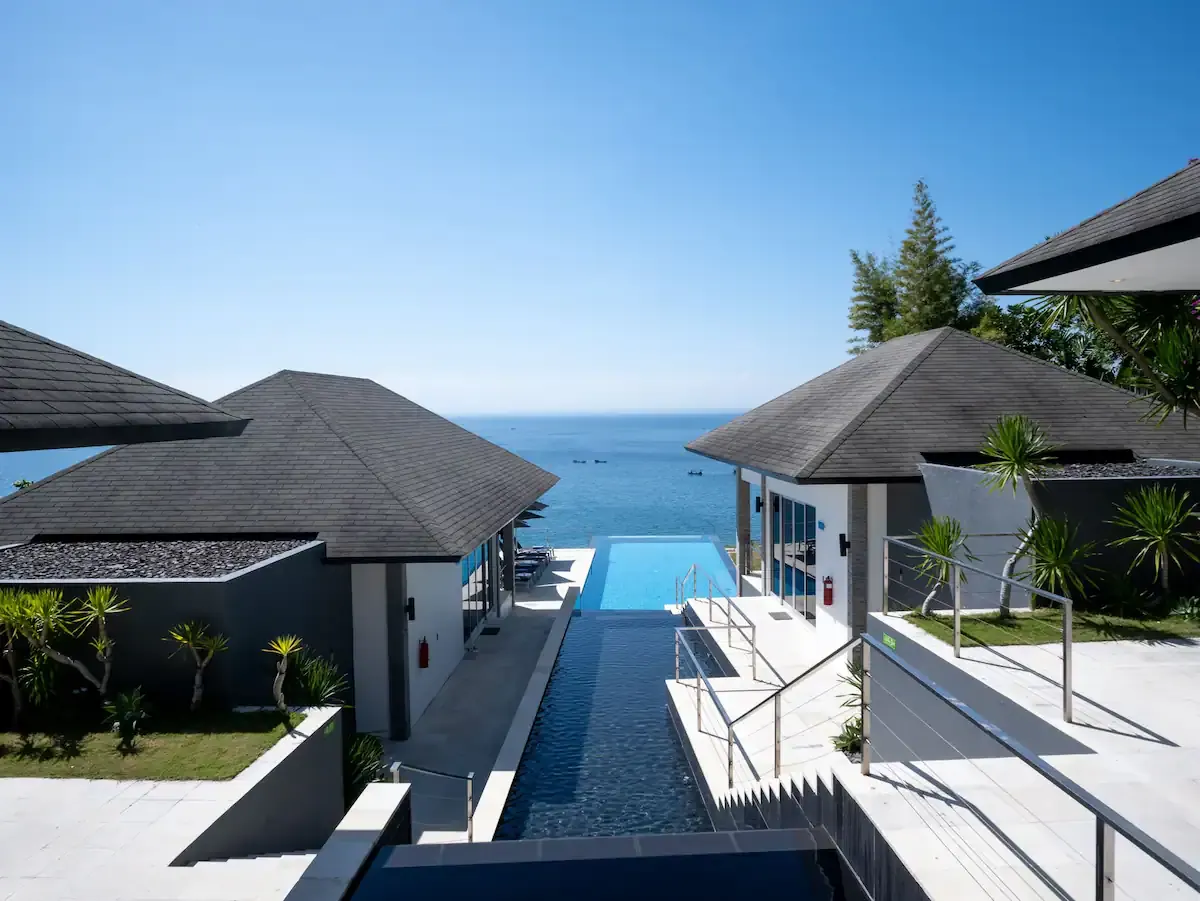 4 BR Secluded Cliffside Retreat Uluwatu — luxury villa in Uluwatu, Bali