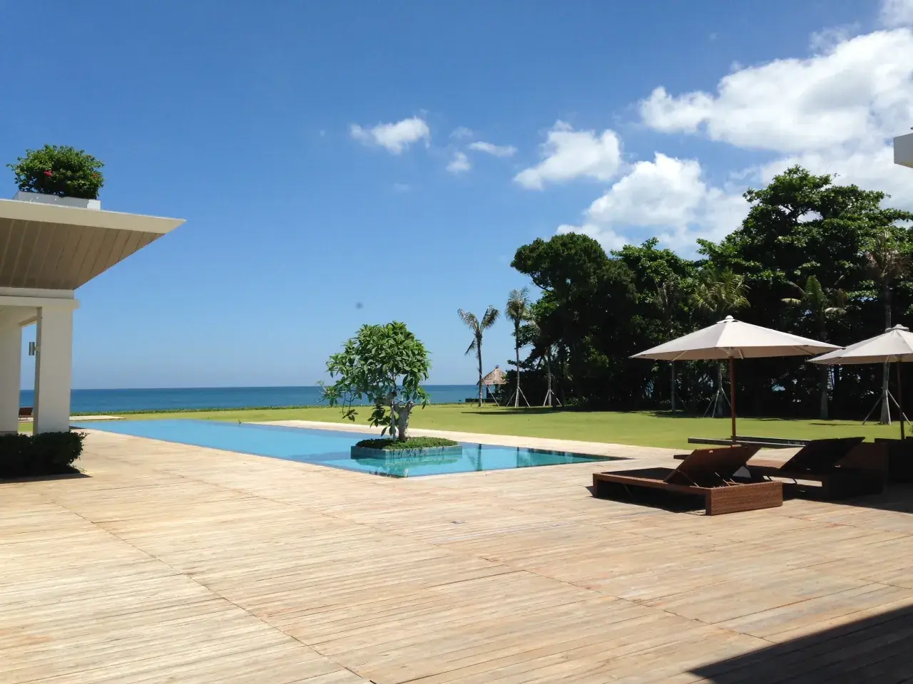 6 BR Beachfront Sunset Villa Canggu — luxury 6-bedroom villa in Canggu, Bali, Indonesia