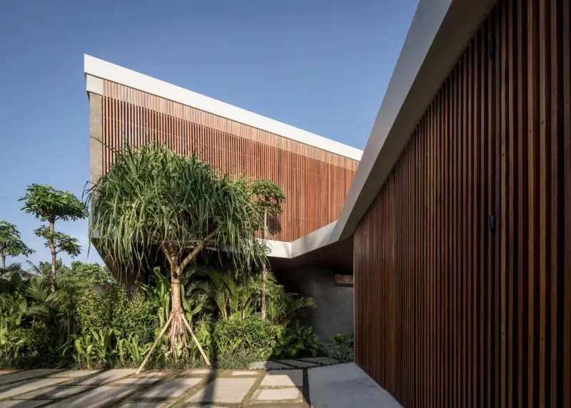 5 BR Tropical-Modern Stone Villa Canggu, Canggu, Bali, Indonesia — photo 2 of 30