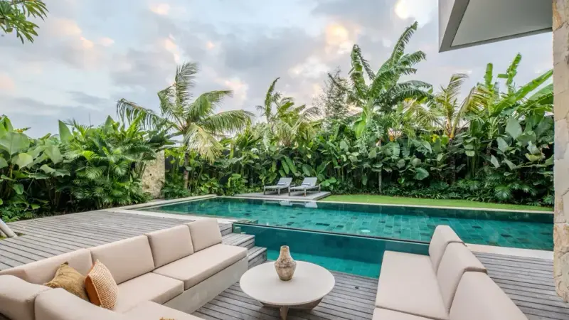5 BR Walk-to-Beach Modern Villa Canggu, Canggu, Bali, Indonesia — photo 3 of 15