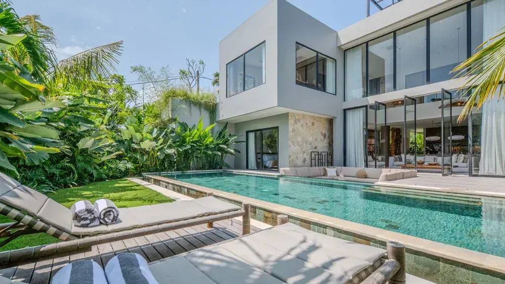 5 BR Walk-to-Beach Modern Villa Canggu — luxury 5-bedroom villa in Canggu, Bali, Indonesia