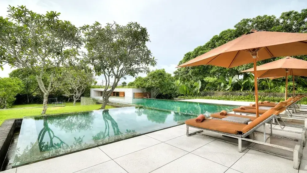 5 BR Minimalist Infinity-Pool Villa Canggu — luxury 5-bedroom villa in Canggu, Bali, Indonesia
