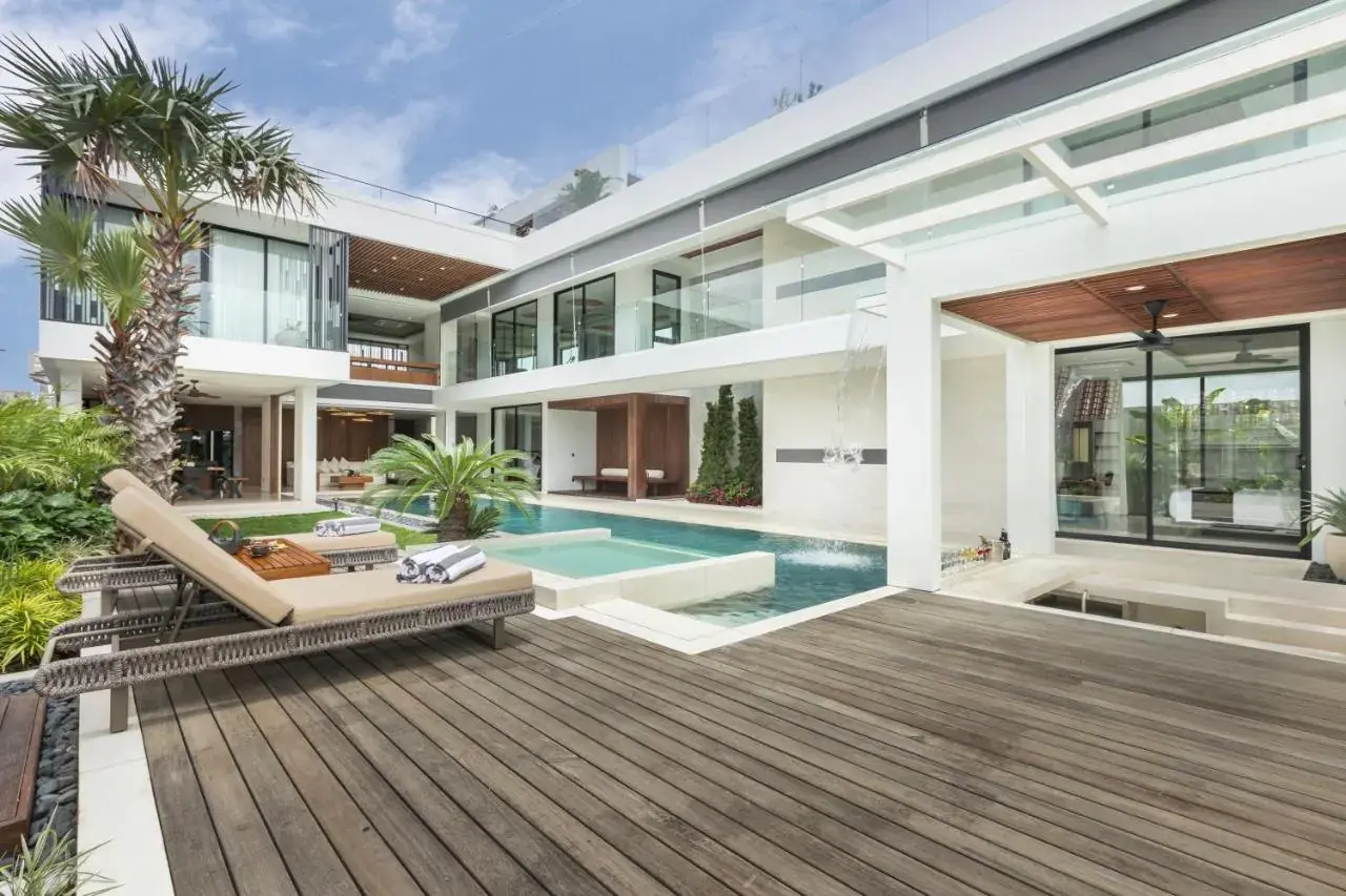 4 BR Modern Rice-Field Villa Canggu — luxury 4-bedroom villa in Canggu, Bali, Indonesia