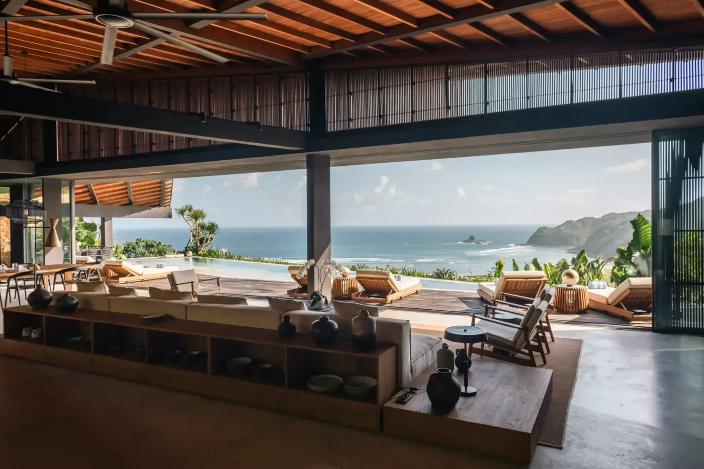 4 BR Ocean-View Infinity-Pool Villa Lombok — luxury 4-bedroom villa in Lombok, Indonesia